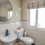 6 Clarence Place * Whitby