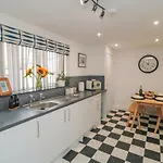 6 Clarence Place * Whitby