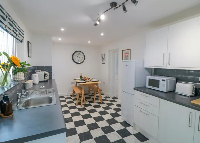 6 Clarence Place * Whitby